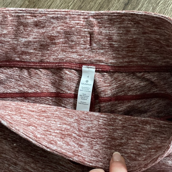 Two piece- Women’s size 4 lululemon jogger and hoodie -heathered maroon colour - Picture 6 of 11